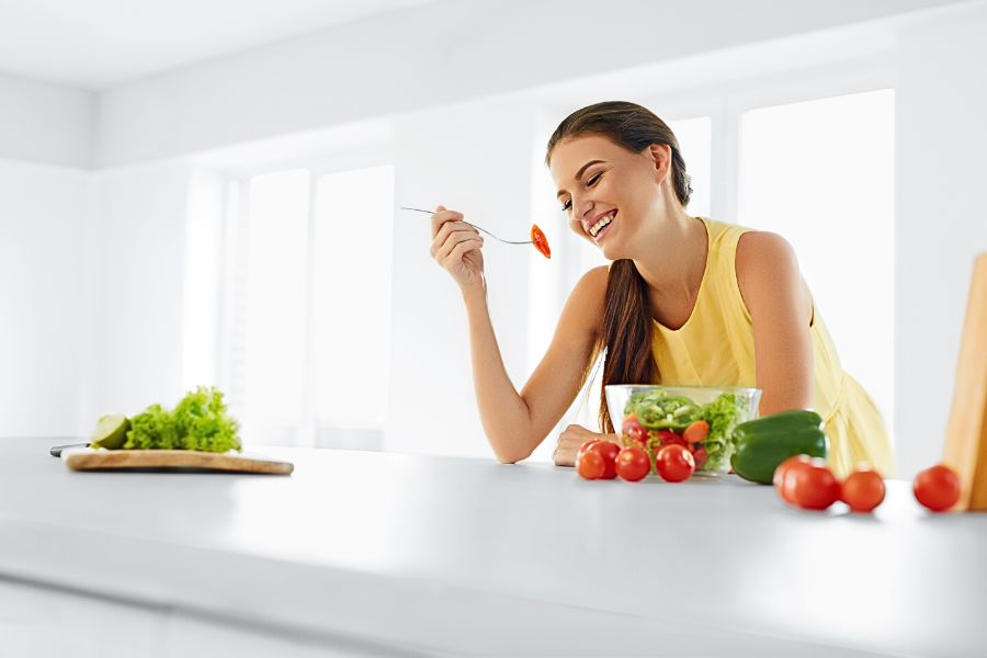 woman eating healthy fruits and vegetables